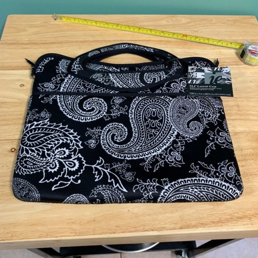 ie laptop carrying case new old stock has tag still attached